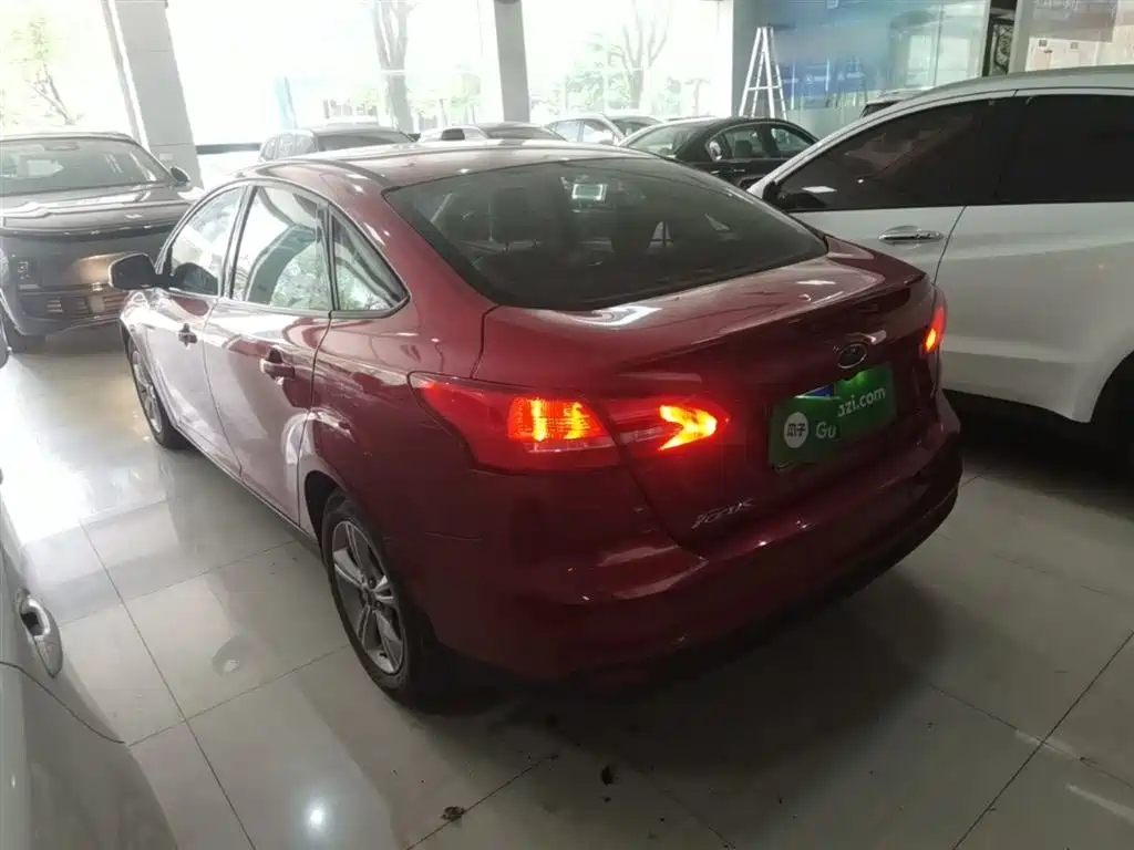 Focus Sedan 1.6 L Auto Comfort Smart Travel