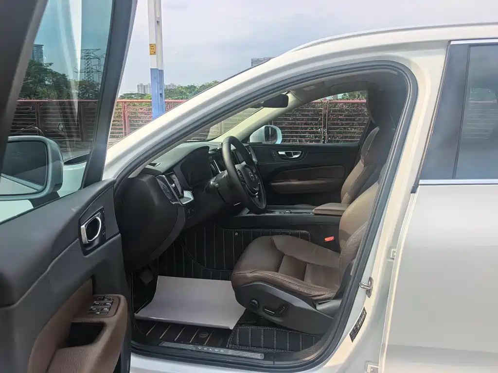 Volvo XC60 T5 4 WD Smart Ease CN-VI