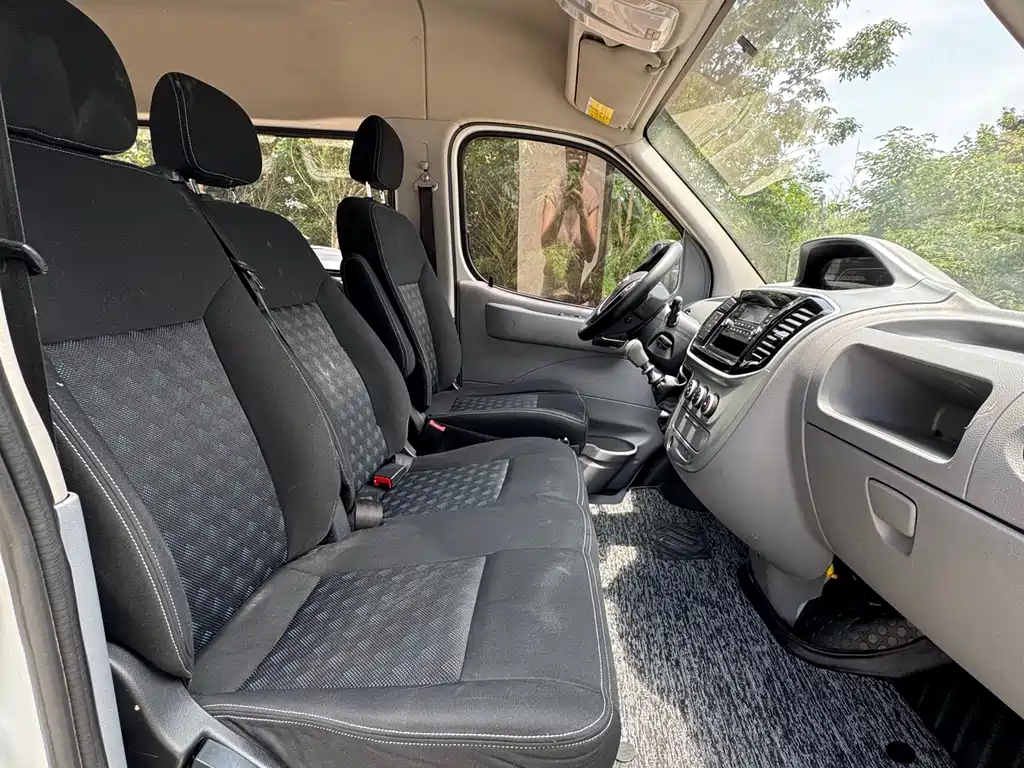 Xintu V80 2.5 T Classic6-speed Manual Aoyuntong LWB Mid Roof 7-seat