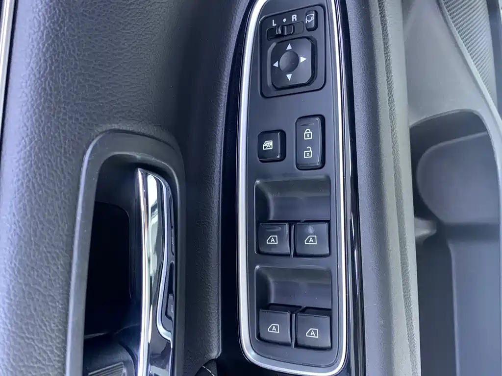 Outlander Facelift 2.0 L 2 WD Smooth Enjoyment 5-seat