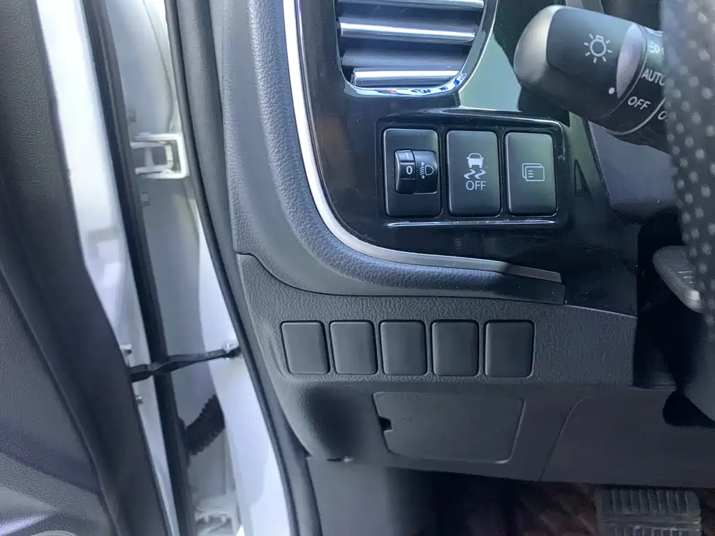Outlander Facelift 2.0 L 2 WD Smooth Enjoyment 5-seat