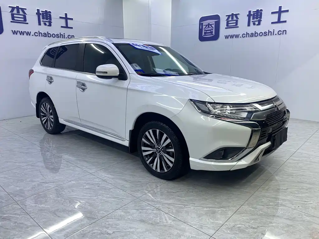 Outlander Facelift 2.0 L 2 WD Smooth Enjoyment 5-seat