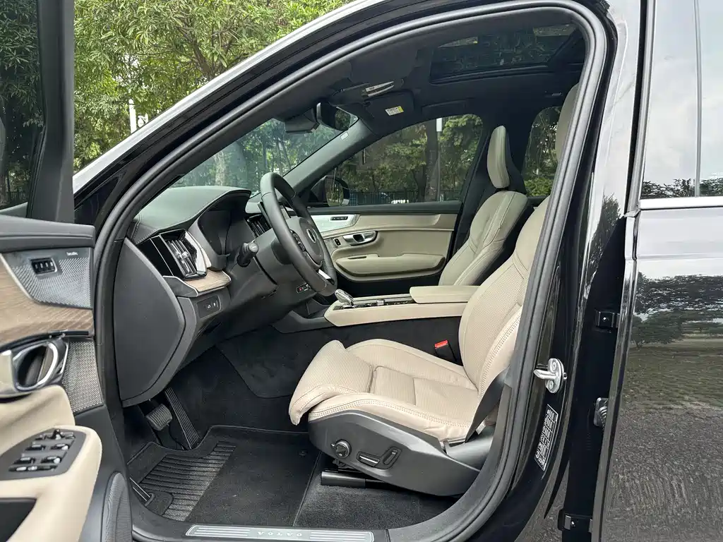 Volvo XC90 PHEV Facelift T8 Smart Supreme Luxury 7-seat