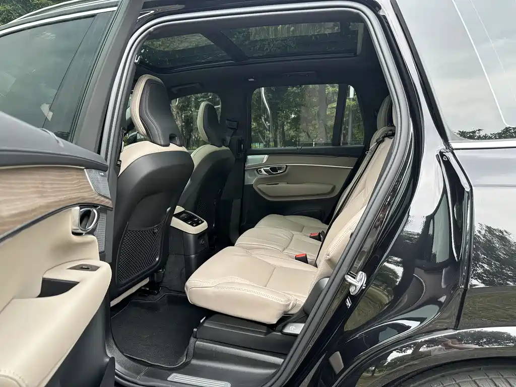 Volvo XC90 PHEV Facelift T8 Smart Supreme Luxury 7-seat