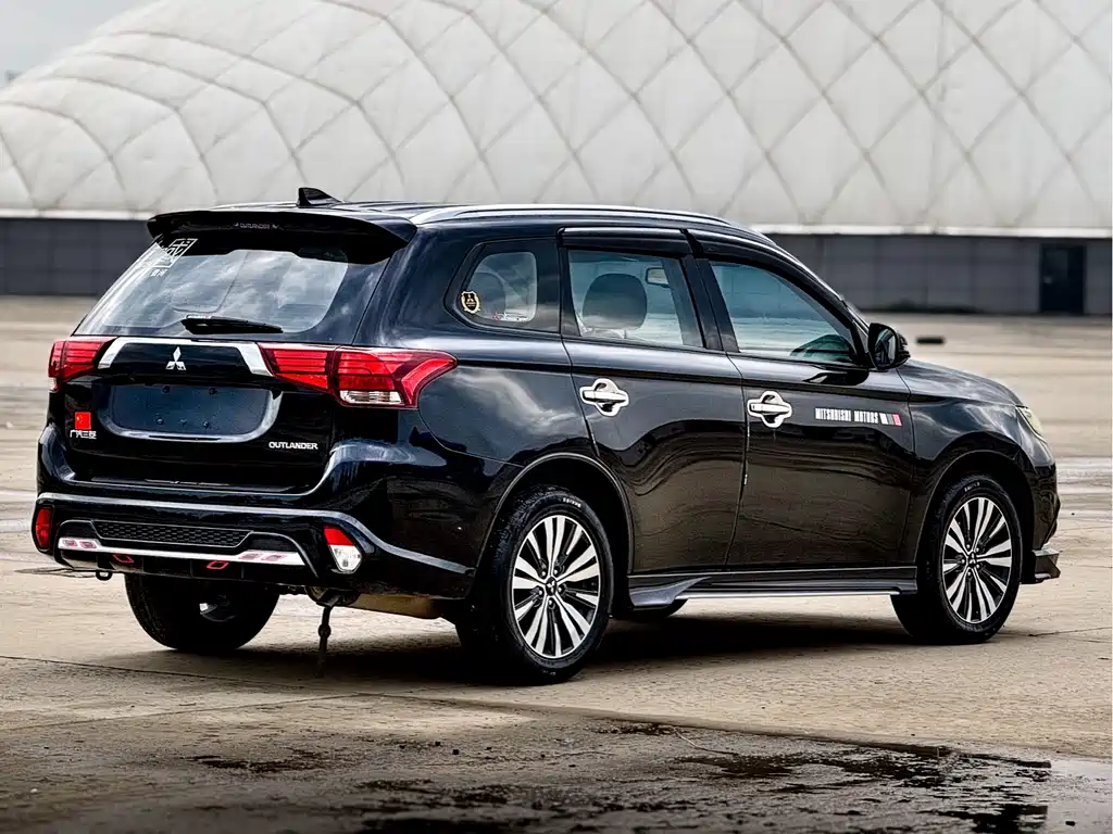 Outlander 欧蓝德 2021款 2.0 L 两驱曜动版 5座
