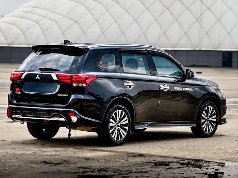 Mitsubishi Outlander 欧蓝德 2021款 2.0 L 两驱曜动版 5座