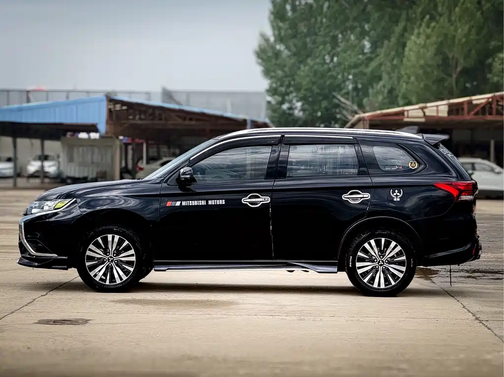 Outlander 欧蓝德 2021款 2.0 L 两驱曜动版 5座