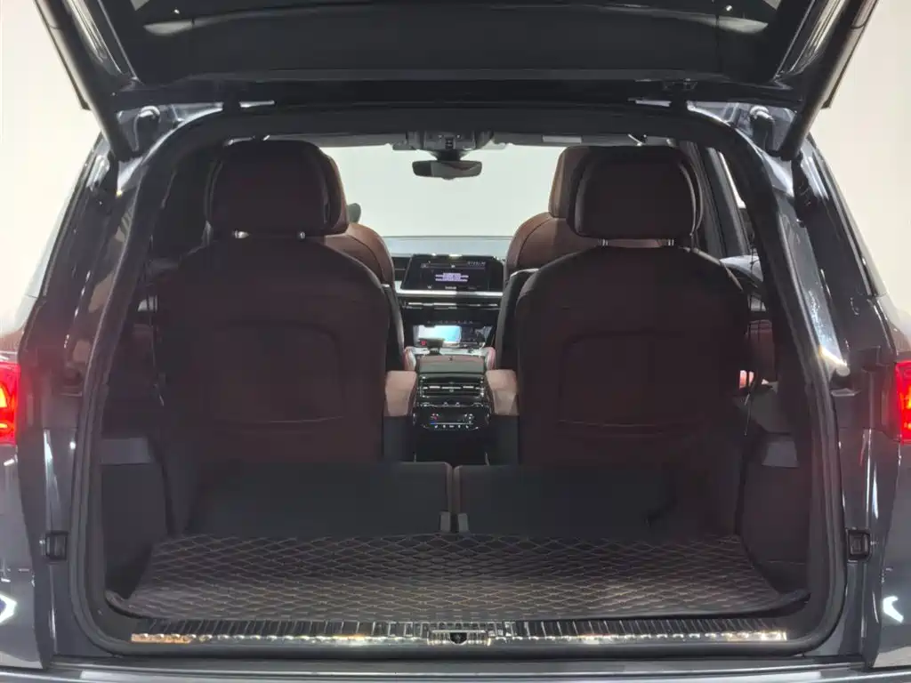 Audi Q6 奥迪Q6 2024款 45 TFSI quattro 影武士版 6座