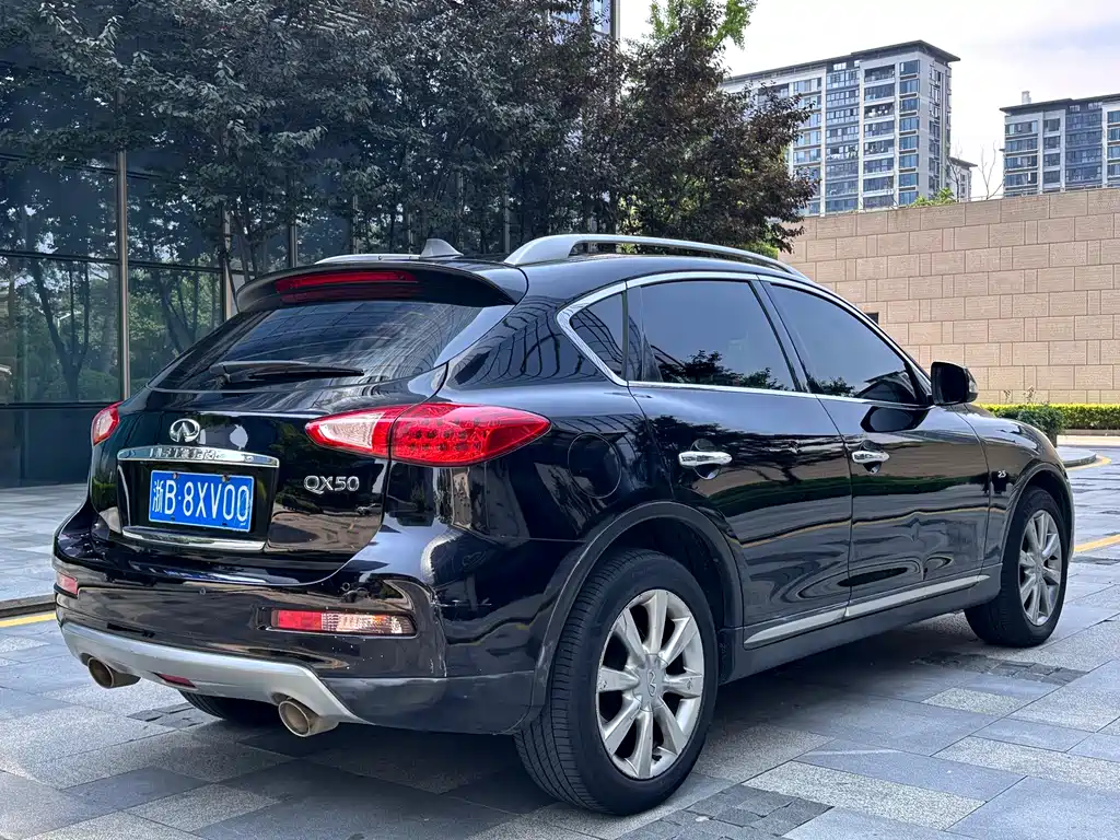 Infiniti QX50 2.5 L Joy