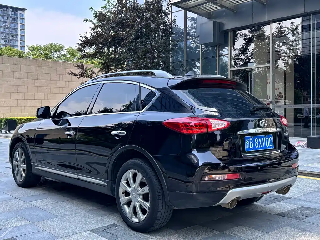 Infiniti QX50 2.5 L Joy