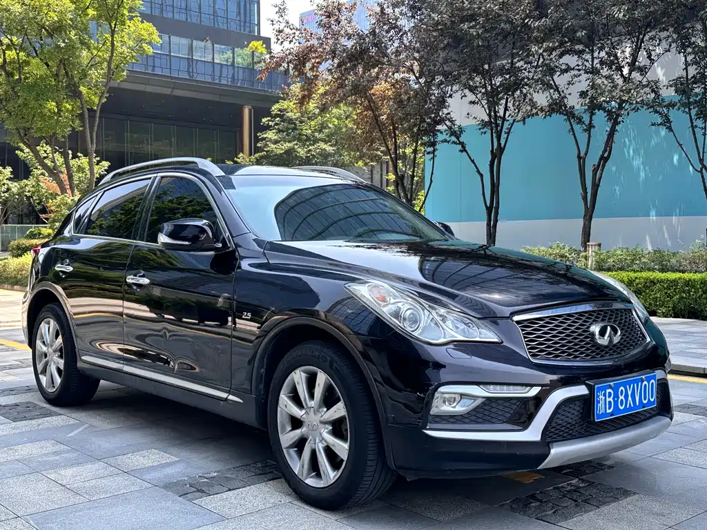 Infiniti QX50 2.5 L Joy