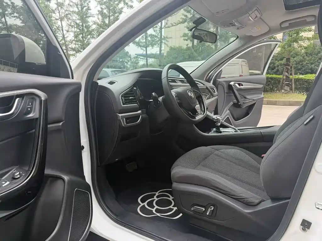 Dongfeng Fengshen AX7 1.6 T Auto AI Navigator CN-VI