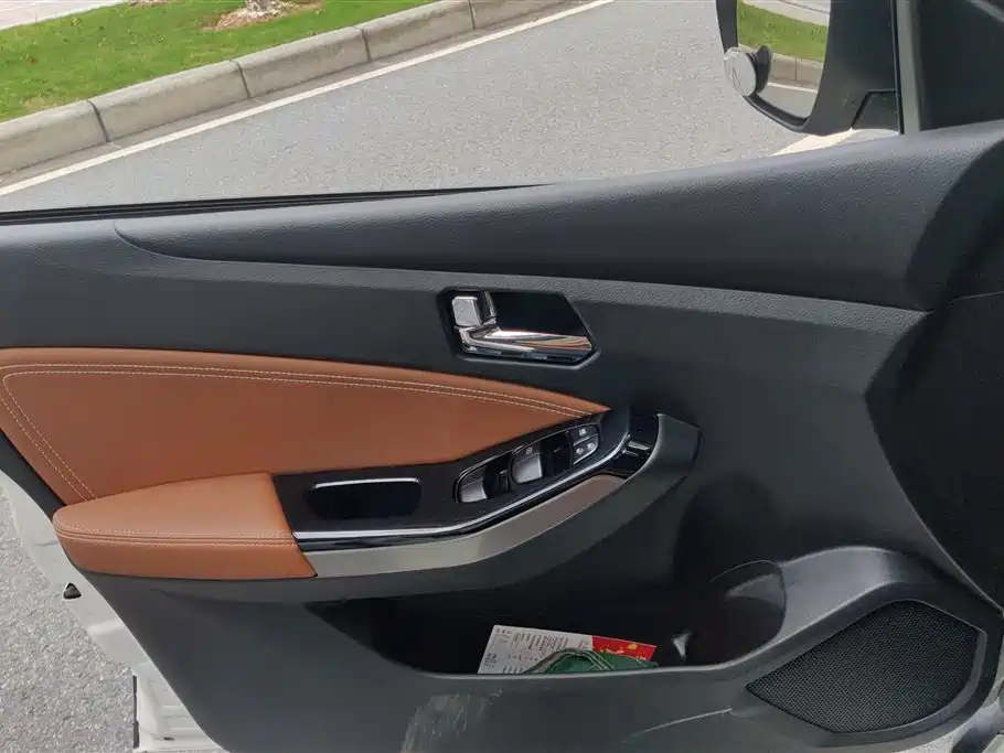 Venucia T70 启辰T70 2019款 2.0 L CVT睿享运动版 国V