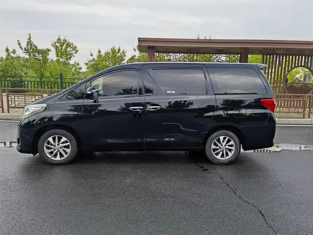 Alphard 3.5 L Distinguished