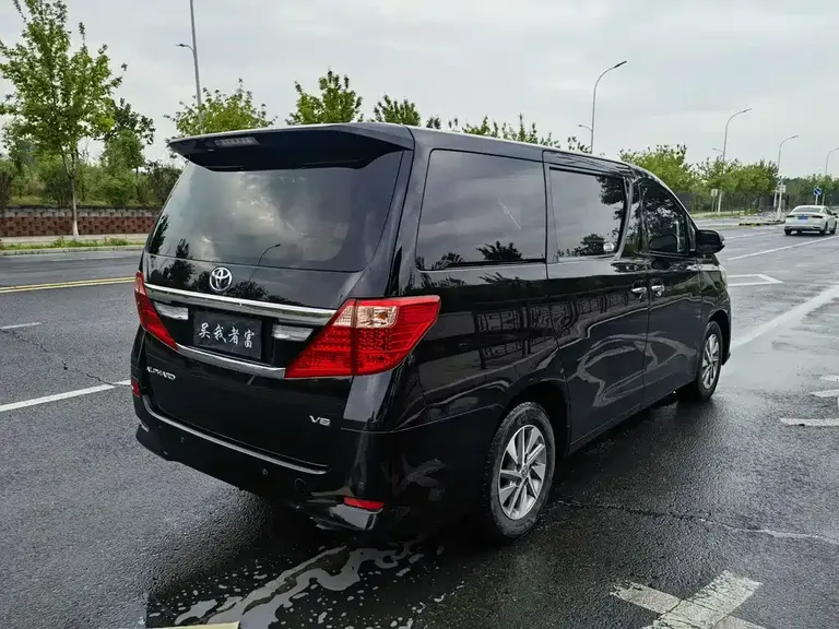 Toyota Alphard 3.5 L Distinguished