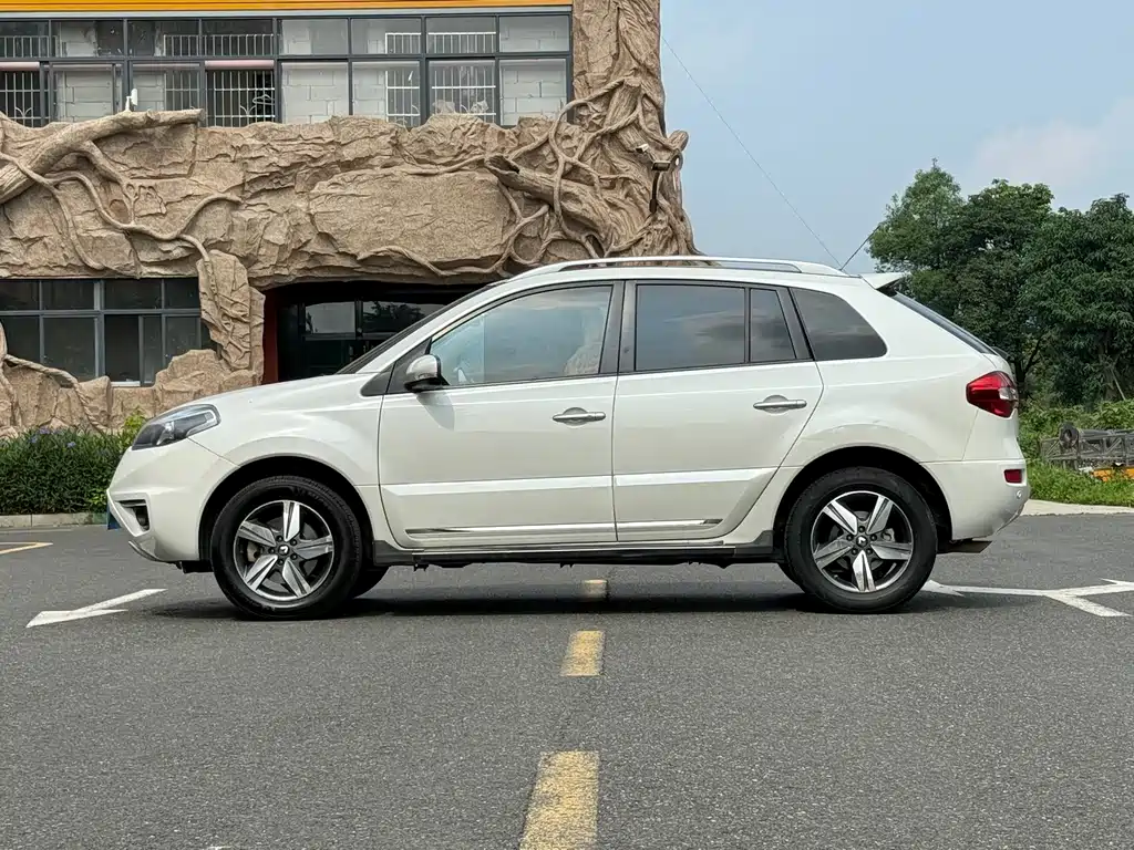 Koleos (Import) 2.5 L 4 WD Comfort