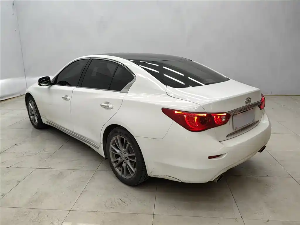 Infiniti Q50 L 2.0 T Luxury