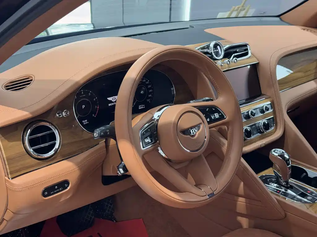 Bentayga 4.0 T V8 LWB Range