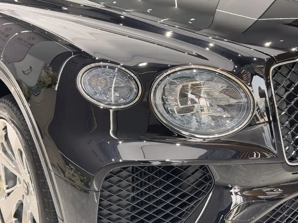 Bentayga 4.0 T V8 LWB Range