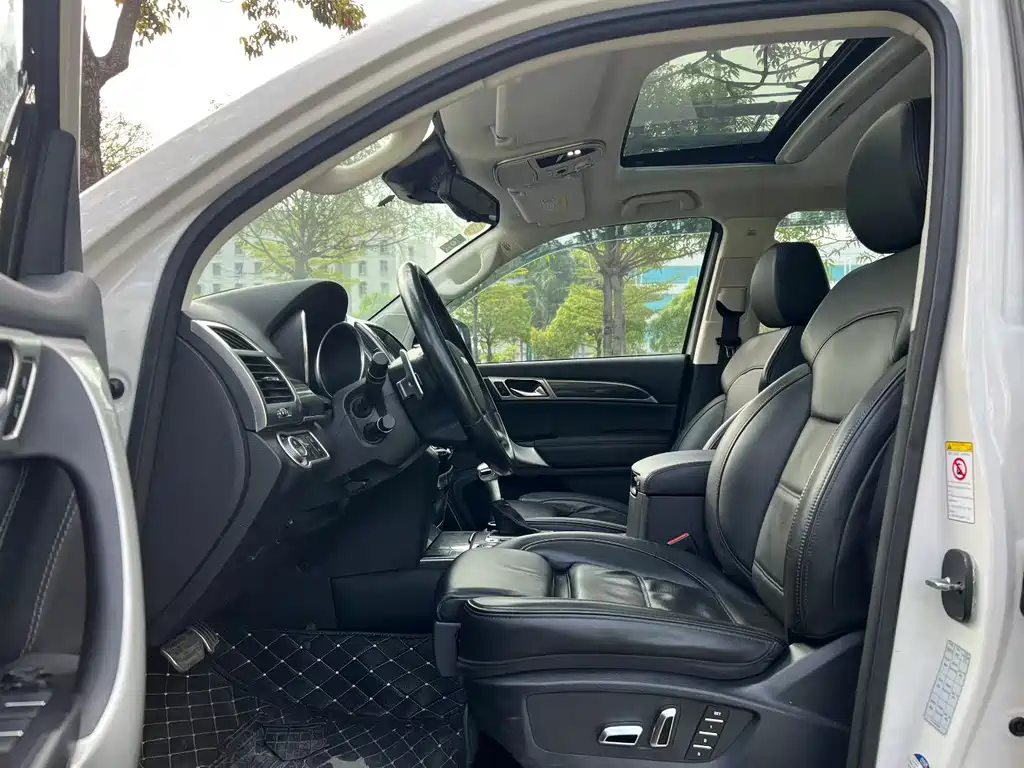 Haval H9 哈弗H9 2016款 2.0 T 四驱尊贵型 7座