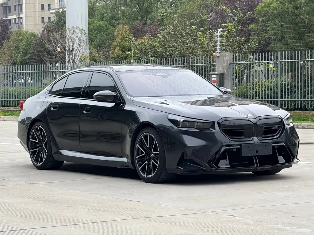 BMW M5 NEV