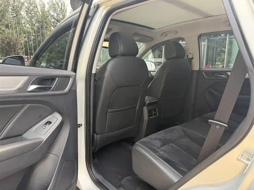 Roewe RX5 NEV eRX5 50 T Hybrid Connected Honor Supreme Flagship
