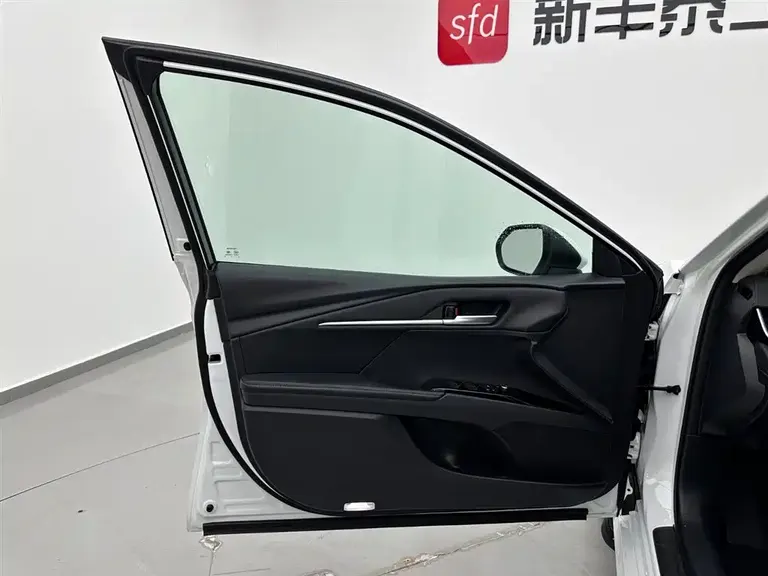 Toyota Camry Dual Engine 2.0 HE Elite