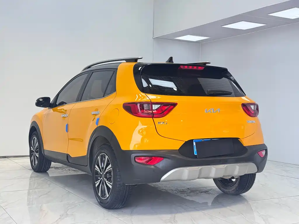 Stonic 1.4 L CVT Fun Enjoyment Sunroof