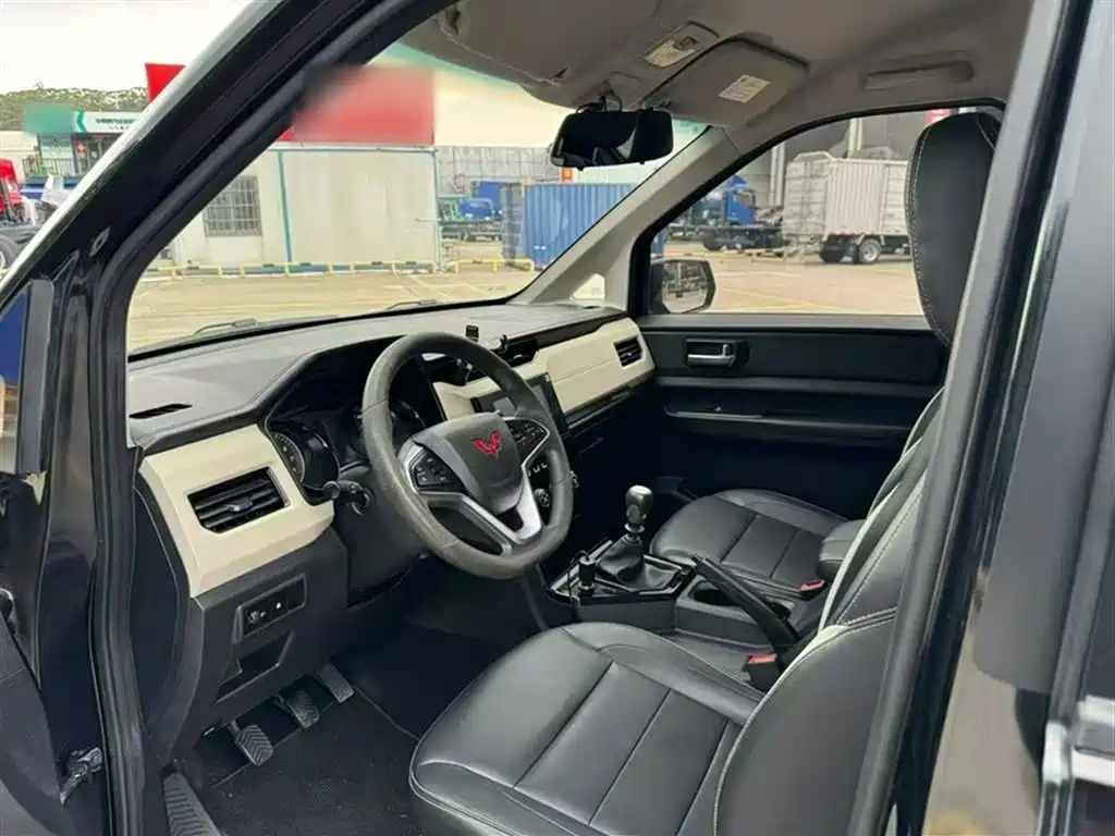 Wuling Journey 1.5 T Manual Luxury