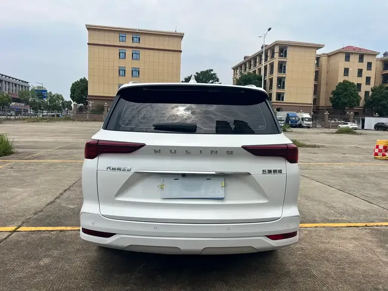 Wuling Victory 1.5 T CVT Flagship