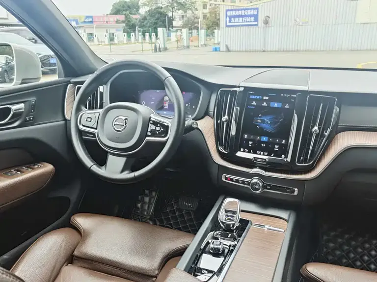 Volvo XC60 B5 4 WD Smart Vision Luxury