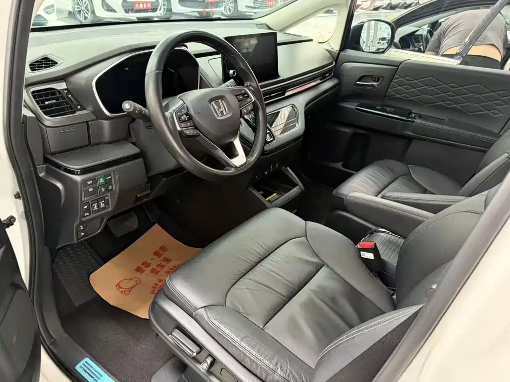 Elysion 2.0 L e:HEV Luxury Early Enjoyment