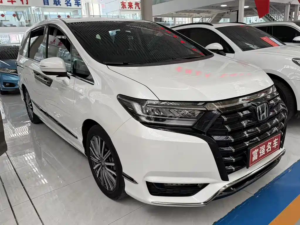 Elysion 2.0 L e:HEV Luxury Early Enjoyment