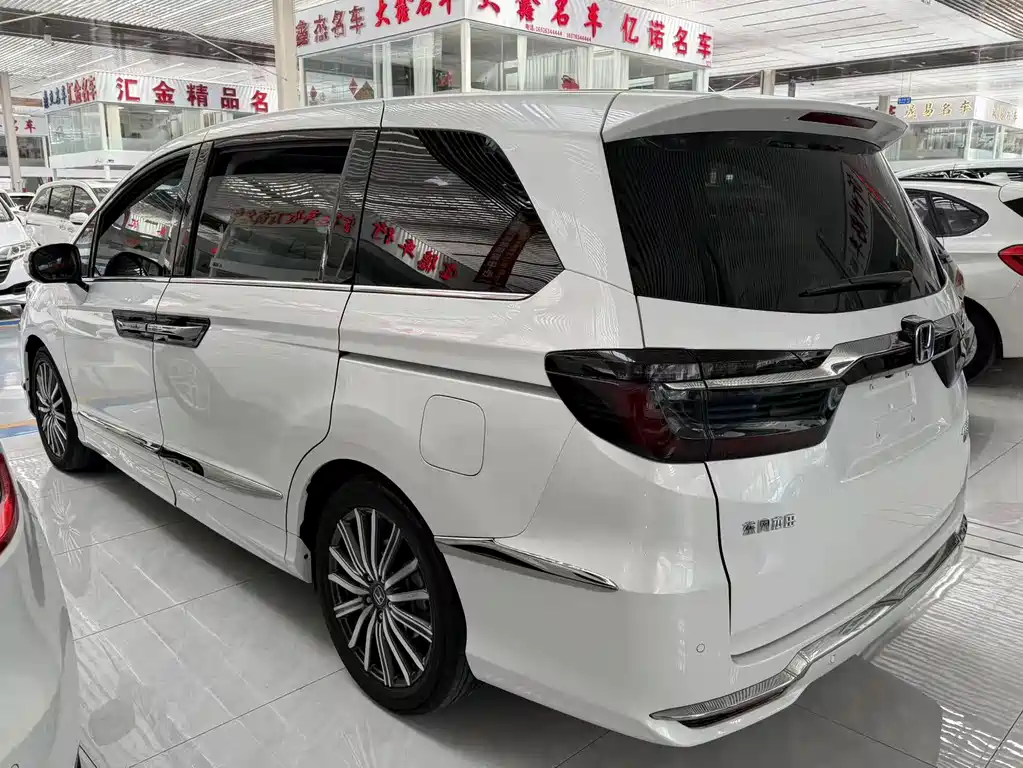 Elysion 2.0 L e:HEV Luxury Early Enjoyment