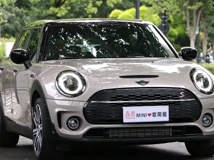 MINI CLUBMAN 2.0 T COOPER S Connoisseur