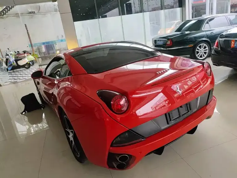 Ferrari California T 4.3 L Standard