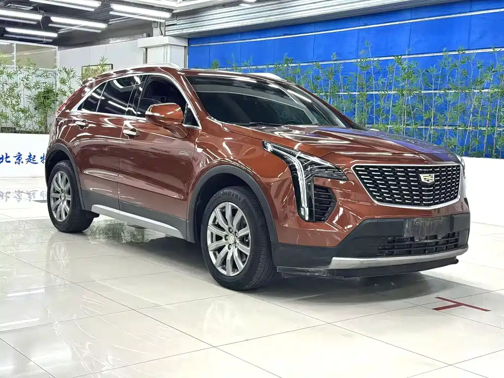 Cadillac XT4 28 T 4 WD Leading