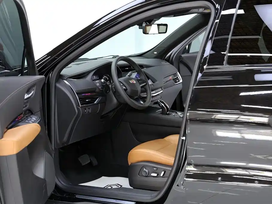 Cadillac XT4 凯迪拉克XT4 2022款 28 T 四驱尊贵型