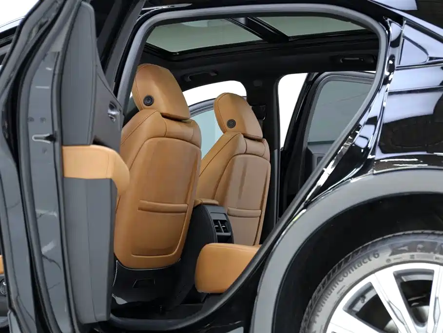 Cadillac XT4 凯迪拉克XT4 2022款 28 T 四驱尊贵型
