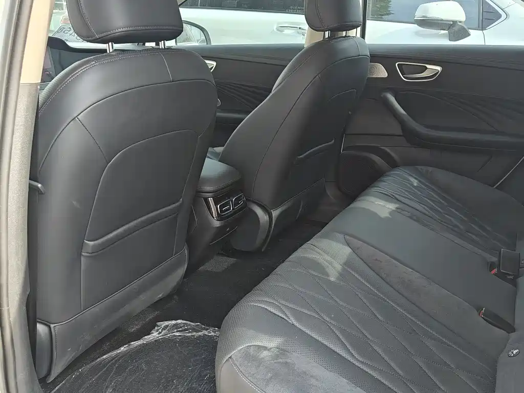 Roewe D7 DMH 125 km Outstanding