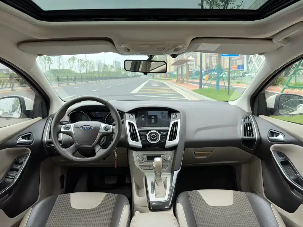Focus Sedan 1.6 L Auto Style