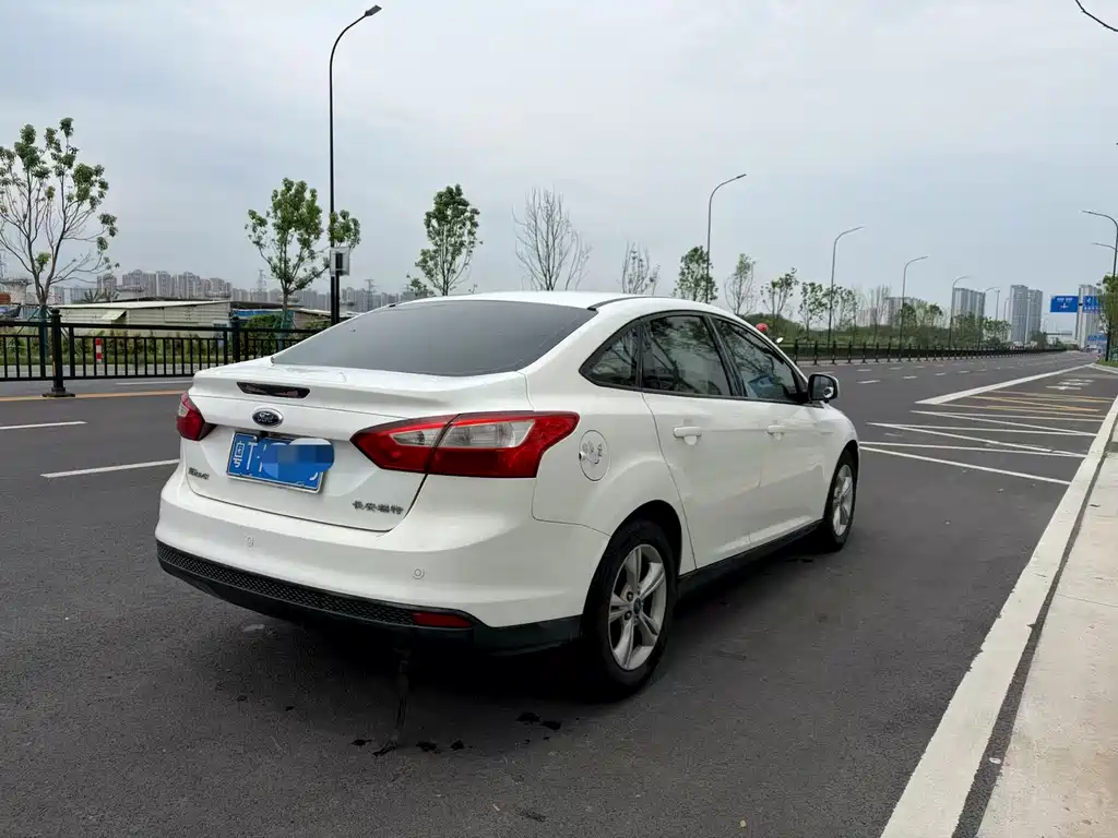 Focus Sedan 1.6 L Auto Style