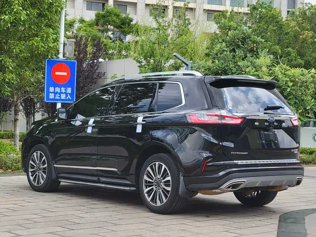 Edge PLUS EcoBoost 245 2 WD Grand Sharp 7-seat