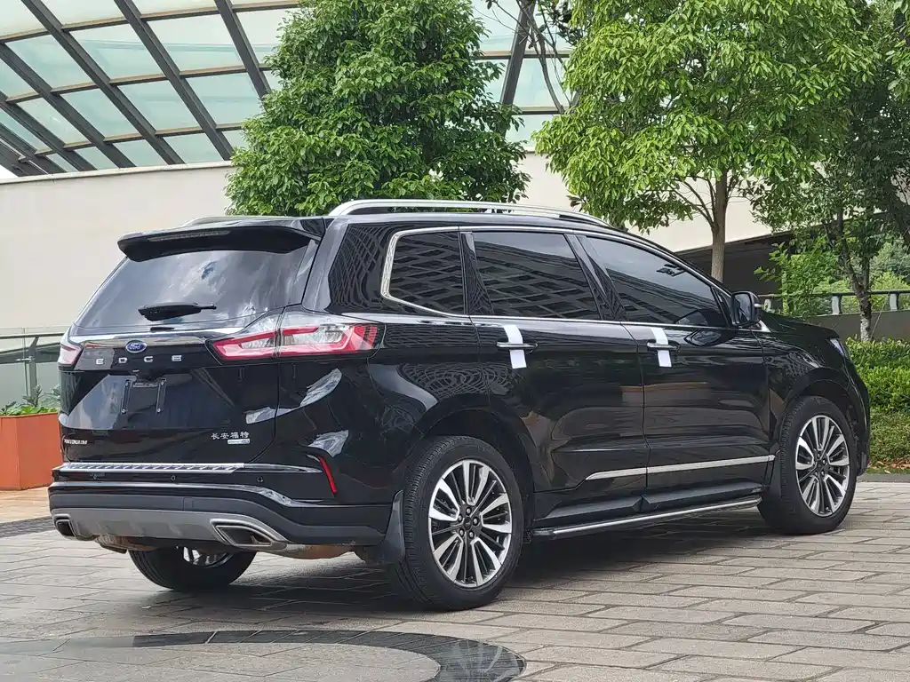 Edge PLUS EcoBoost 245 2 WD Grand Sharp 7-seat
