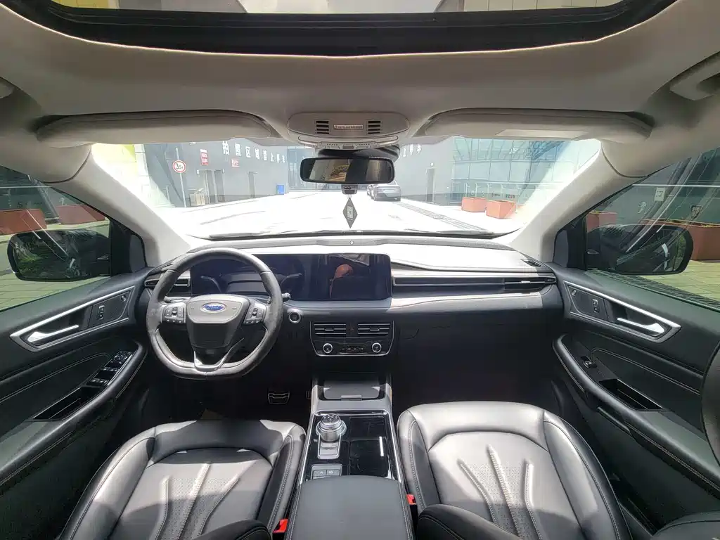 Edge PLUS EcoBoost 245 2 WD Grand Sharp 7-seat