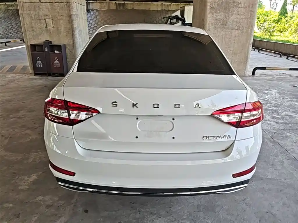 Octavia 1.5 L Auto Smart Travel Luxury CN-VI