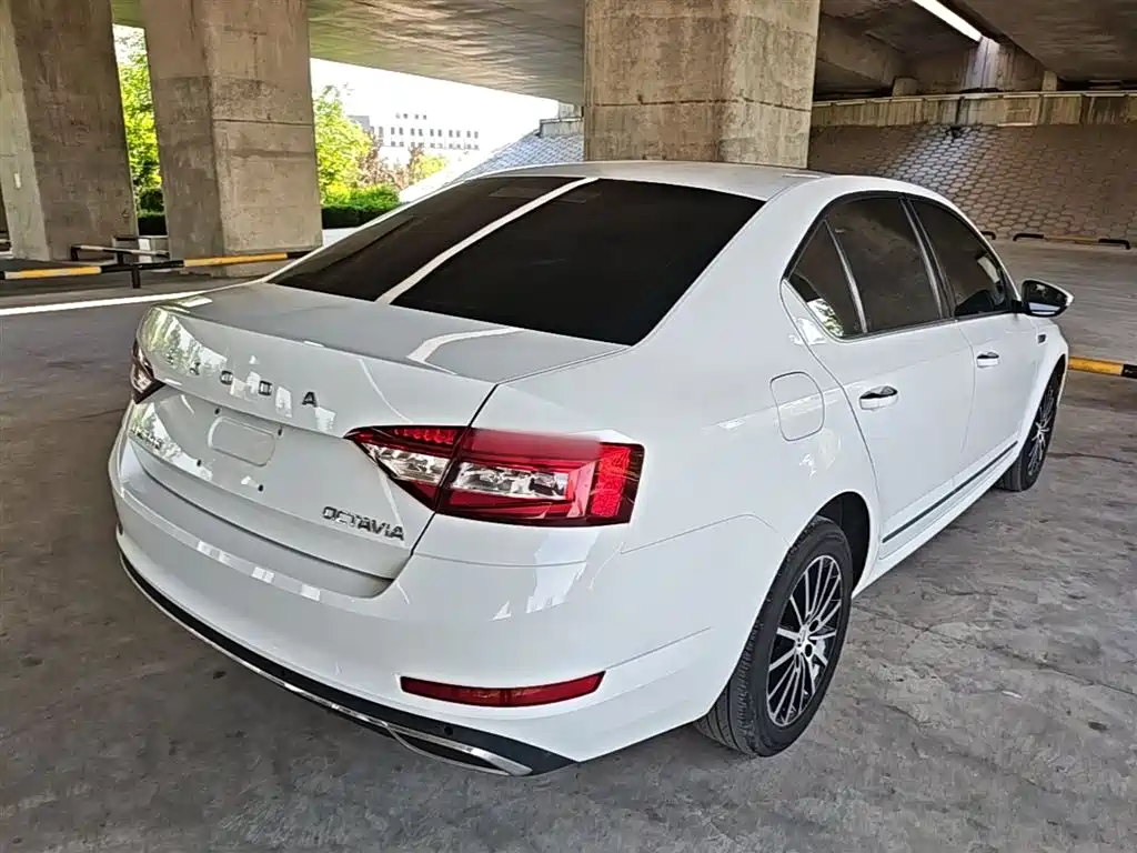 Octavia 1.5 L Auto Smart Travel Luxury CN-VI