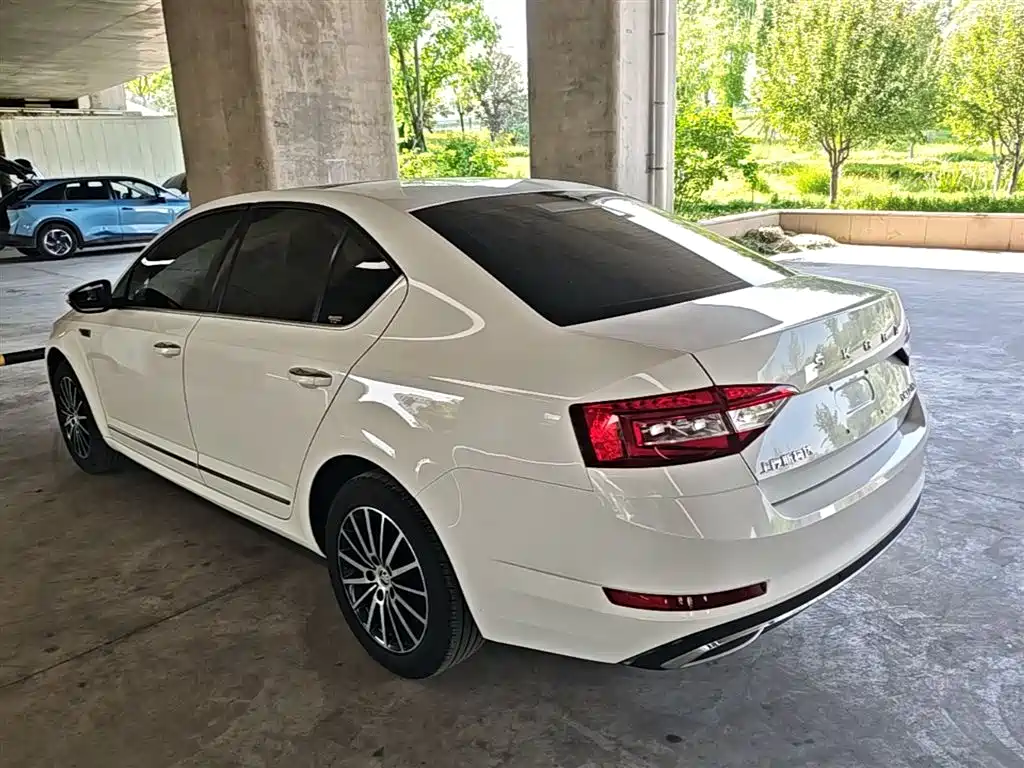 Octavia 1.5 L Auto Smart Travel Luxury CN-VI