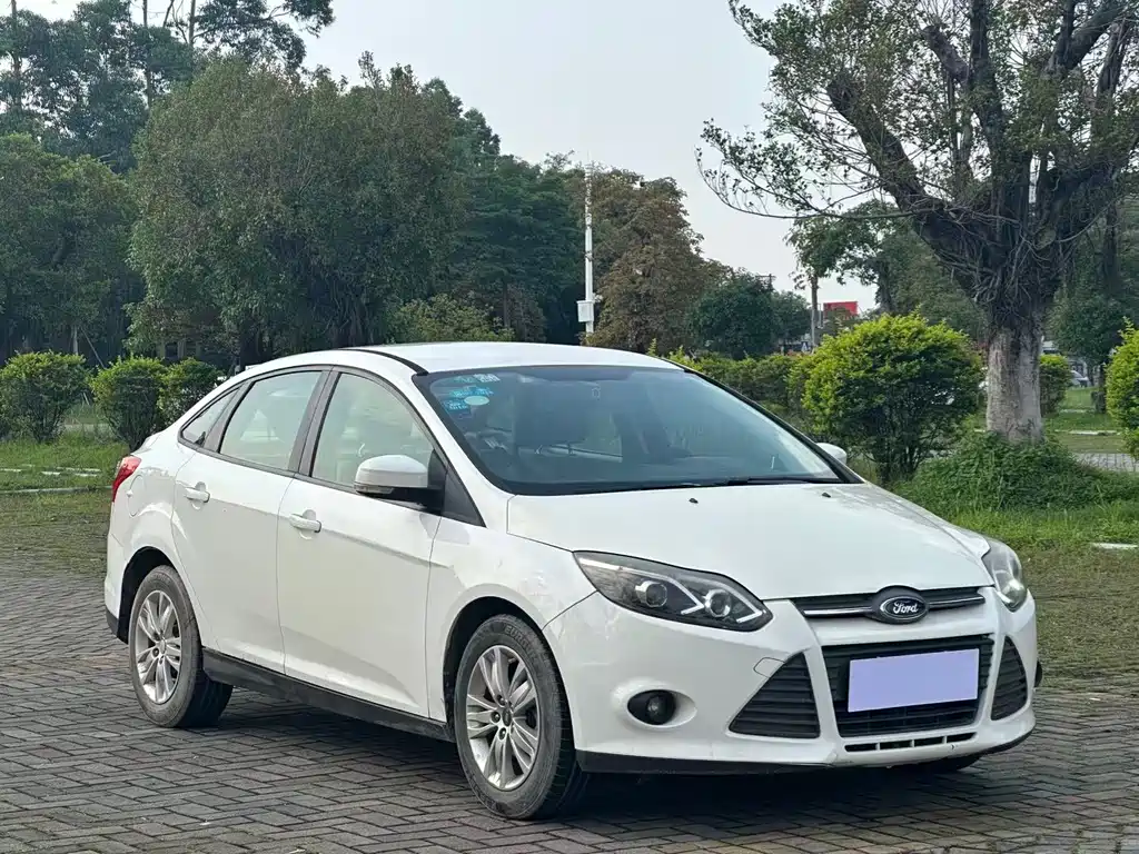 Focus Sedan 1.6 L Auto Comfort