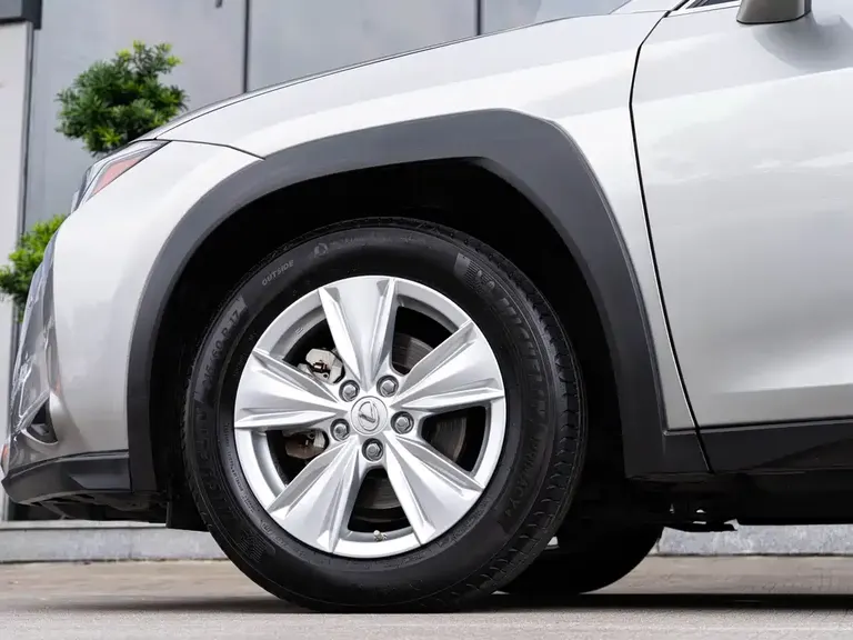 Lexus UX 260 h ·